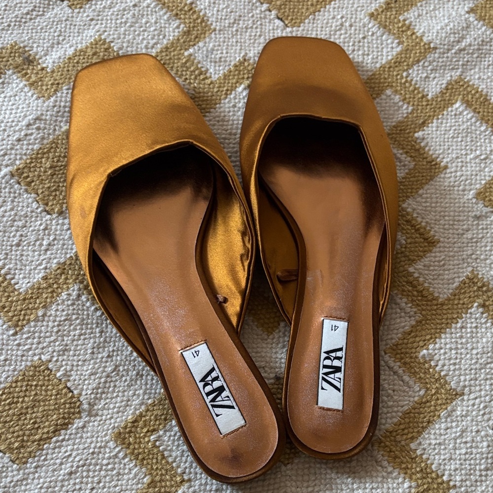 Zara Women's Metallic Gold Mules